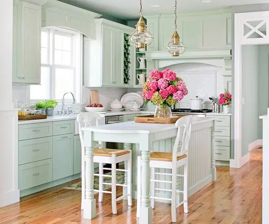 A mintier take on green, but so cheerful and lovely that we couldn't resist.  Image via Better Homes & Gardens