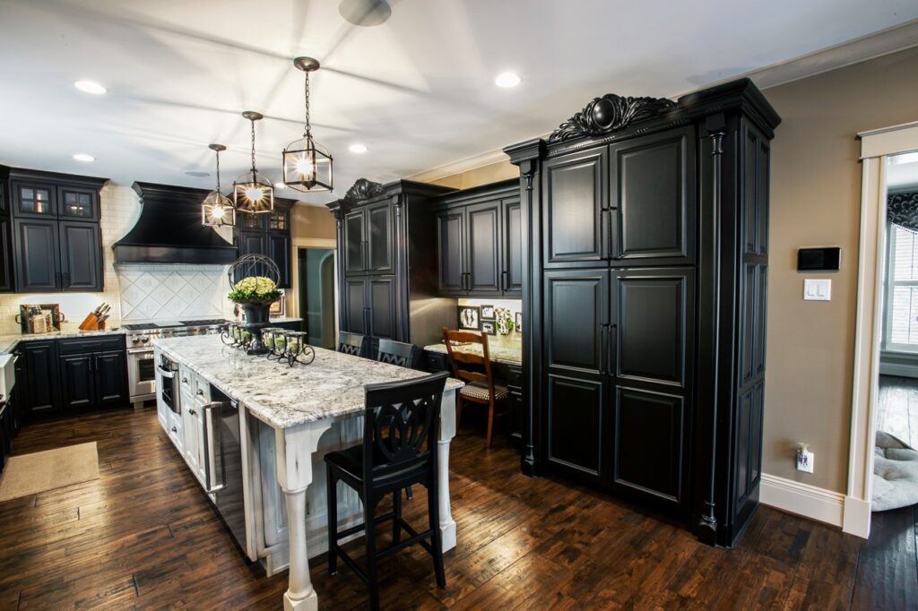 Beautiful Black & White Kitchen