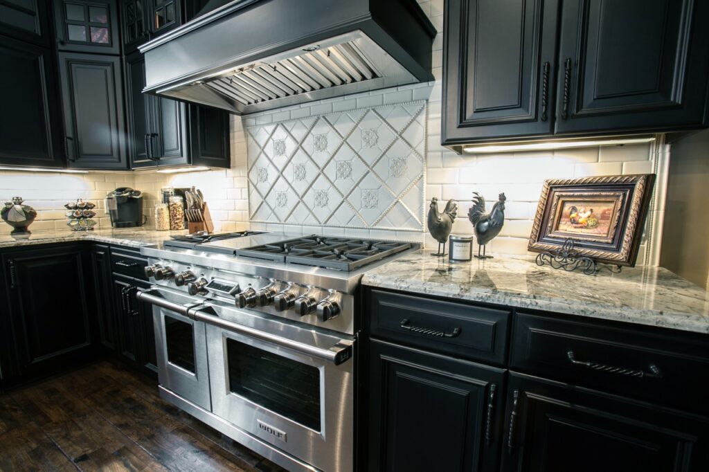 Beautiful Black & White Kitchen