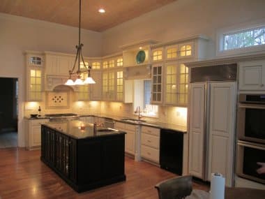 Light and airy kitchen with mullion doors 